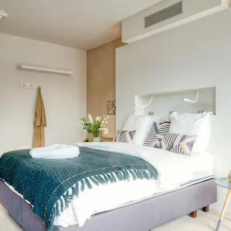 Light-filled Haven In Апартаменты