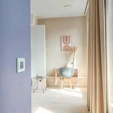 Light-filled Haven In Апартаменты *