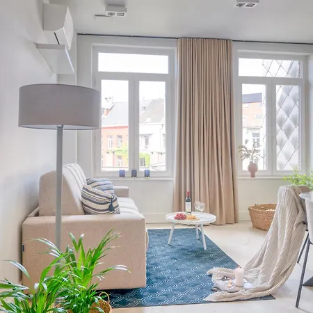 Light-filled Haven In Апартаменти Гент