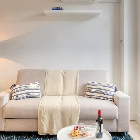 Light-filled Haven In Апартаменти Гент