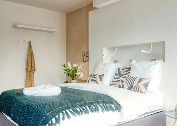 Light-filled Haven In アパート *