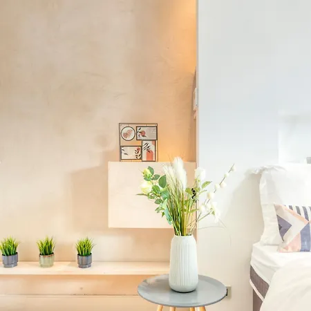 Gorgeous Light-Filled Apartment In City Center