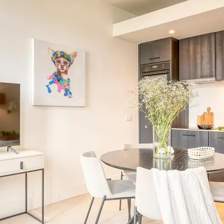 Appartamento Light-filled Haven In *