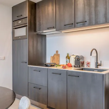 דירה Light-filled Haven In