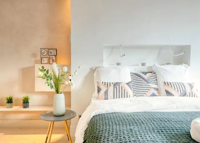 Apartament Light-filled Haven In *